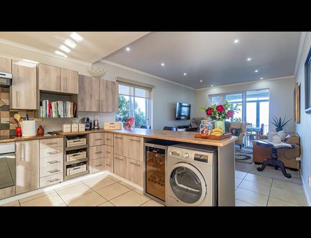3 BEDROOM TOWNHOUSE FOR SALE IN PINNACLE POINT GOLF ESTATE